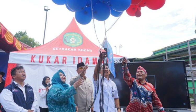 Pj Gubernur Kaltim Akmal Malik bersama Bupati Kutai Kartanegara (Kukar) Edi Damansyah melakukan pencanangan Pengukuran dan Intervensi serentak pencegahan Stunting di Provinsi Kalimantan Timur, Rabu (12/6/24) di Posyandu Angsoka Desa Loa Janan Ulu Kecamatan Loa Janan Kukar.